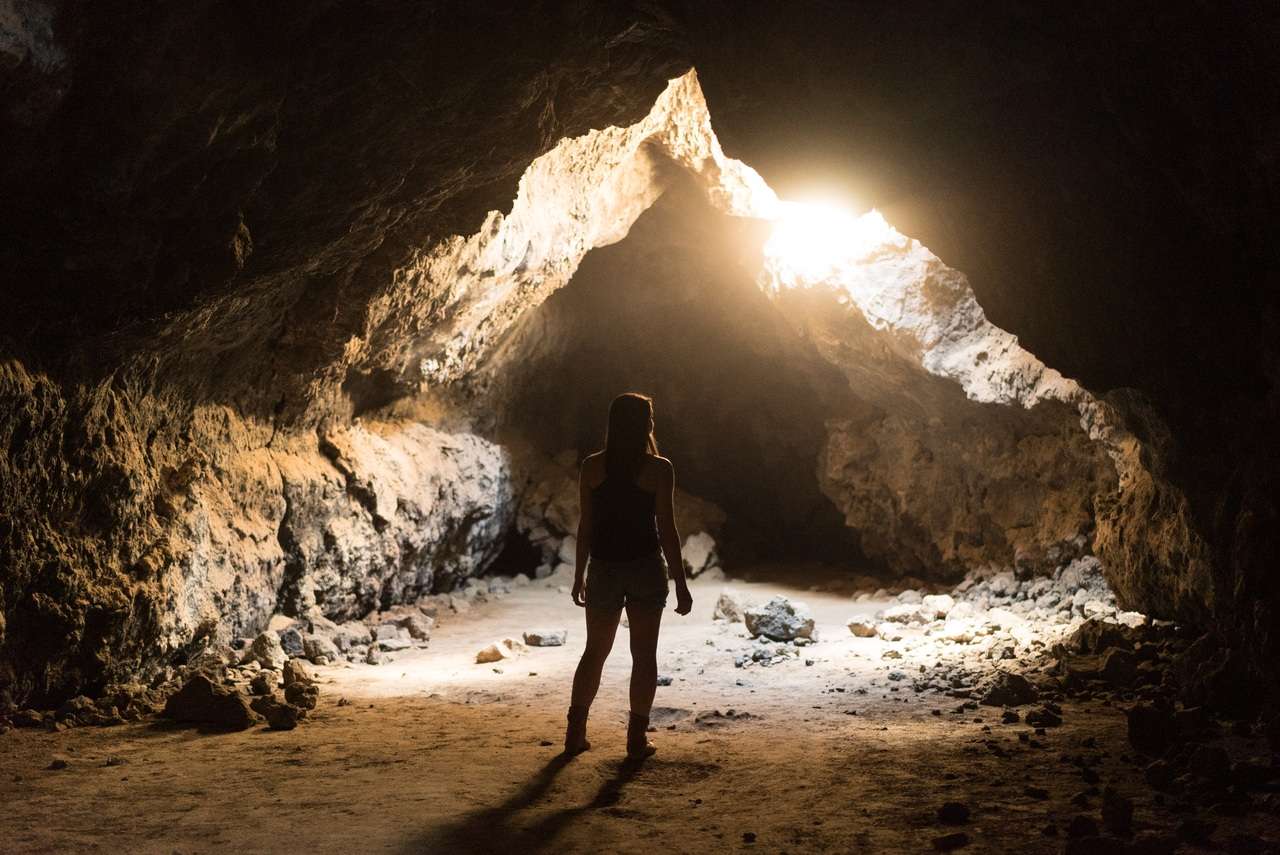 The full story of Thailand’s extraordinary cave rescue 1 light-girl-sun-woman-formation-cave-42727-pxhere.com