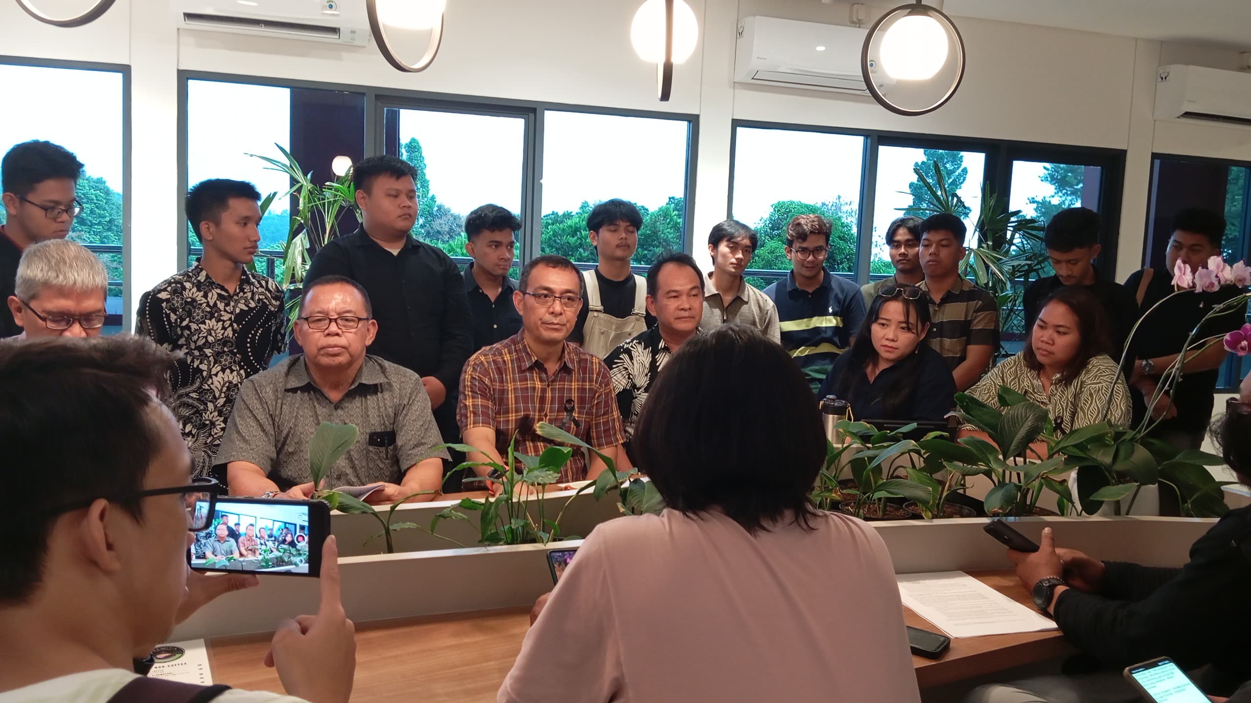 Salatiga Diguncang Demonstrasi Besar, Para Dosen FH UKSW Tanggapi Pernyataan Rektor 1 WhatsApp Image 2025-05-06 at 15.57.35