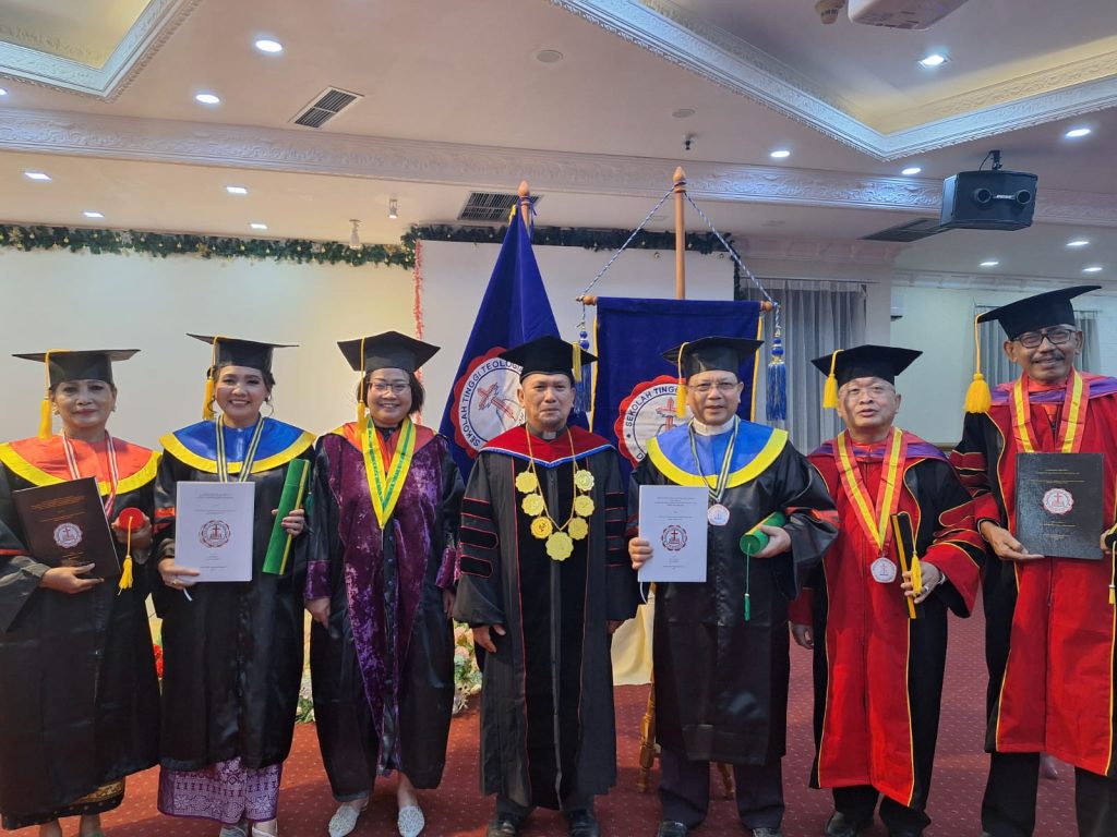 Lima Orang Pengurus PWGI Raih Gelar Pascasarjana: Merajut Iman dan Intelektualitas di Era Digital 2 WhatsApp Image 2025 10 10 at 21.37.23