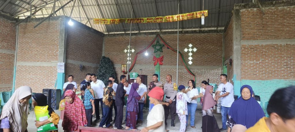 Asosiasi Pendeta Indonesia (API) Kota Padangsidimpuan Gelar Aksi Kemanusiaan Lintas Iman di Desa Labuan Rasoki 3 WhatsApp Image 2025 10 25 at 13.58.00